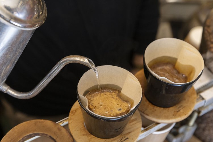 珍しいドーナツドリッパーでの抽出もこの店の特徴。