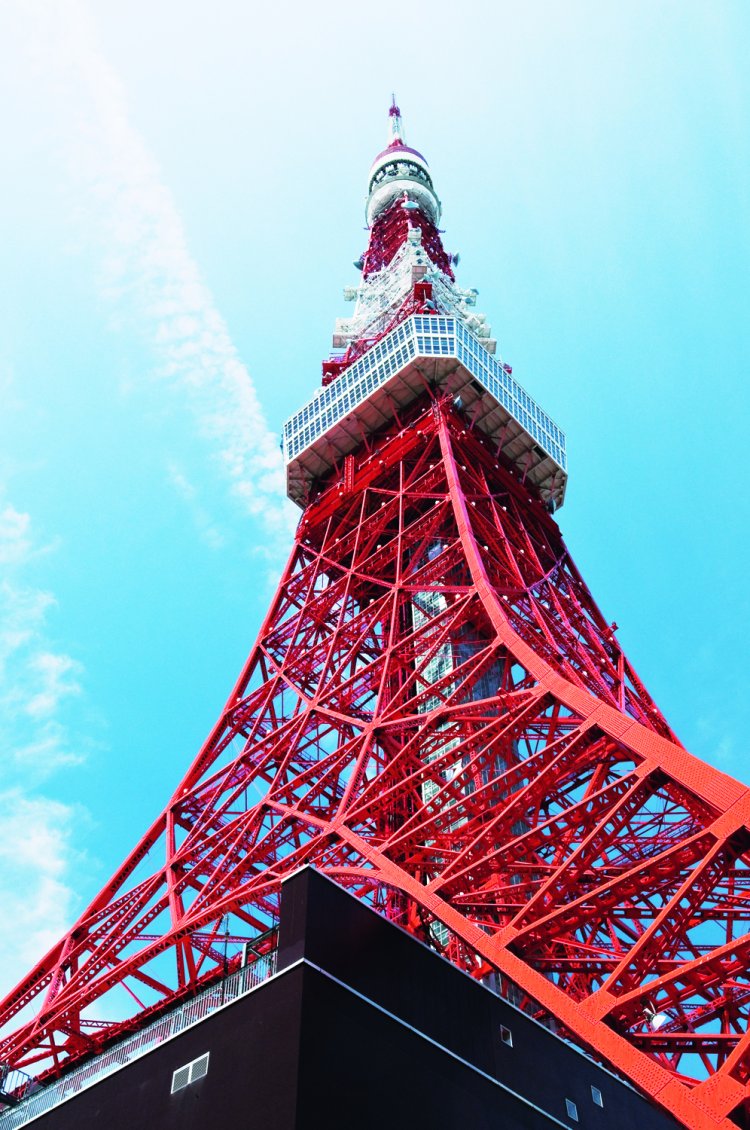 偉容を誇る東京タワー。