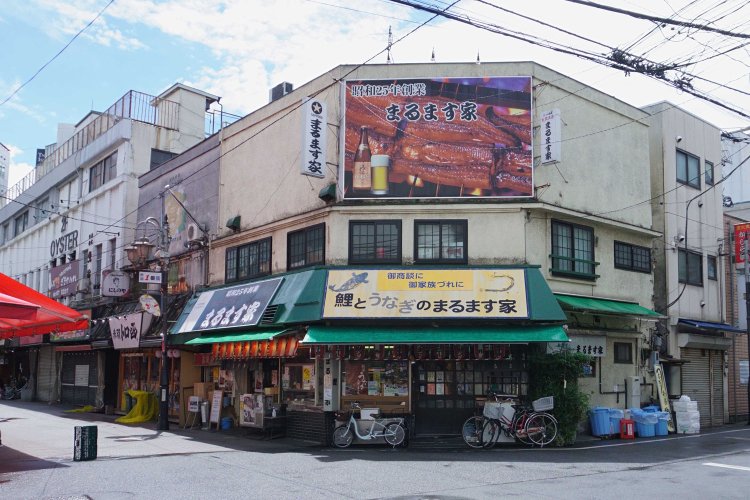 開店早々に満席となり、夕方や週末は外に行列ができる。