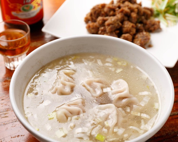 水餃子600円とニンニク砂肝唐揚げ1200円、紹興酒五年陳1号450円。