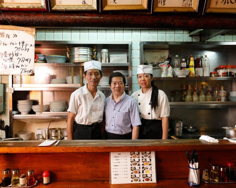 マスターの吾さんをはじめスタッフは全員中国出身。