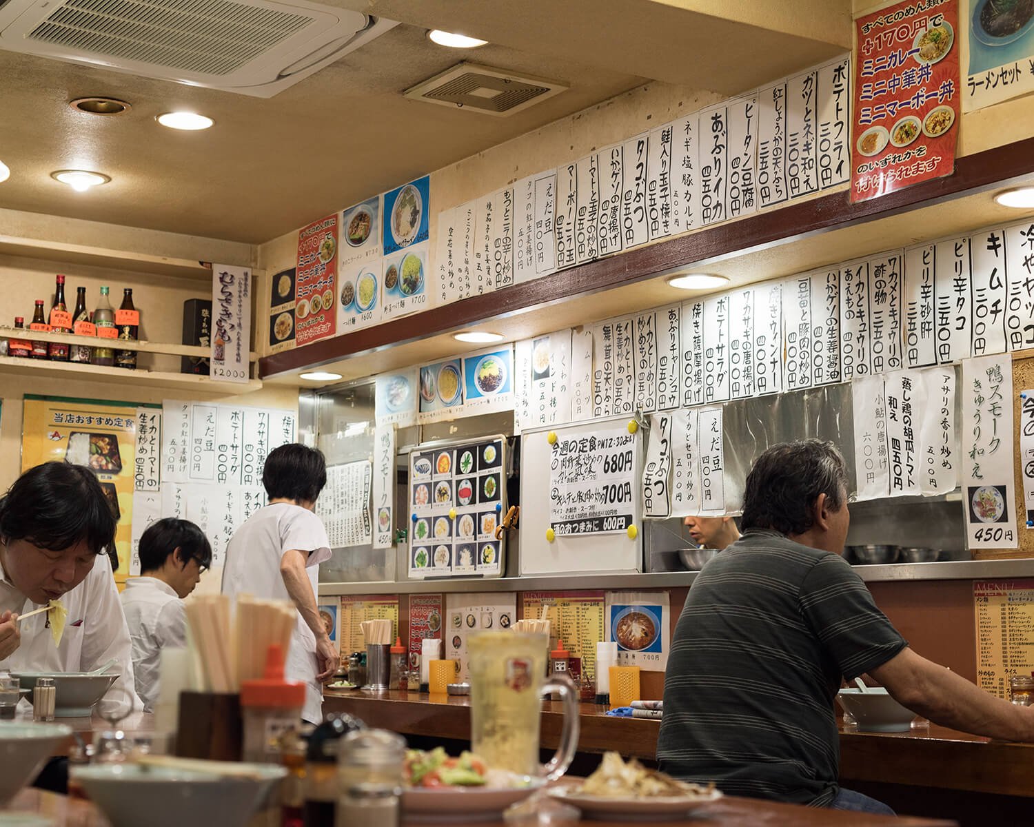 『光華飯店』の店内
