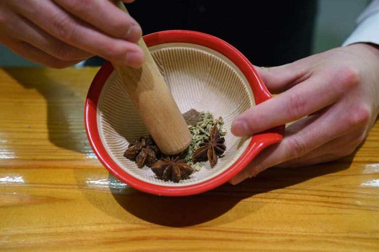 注文が入ってからボタニカルをするサワーもある。