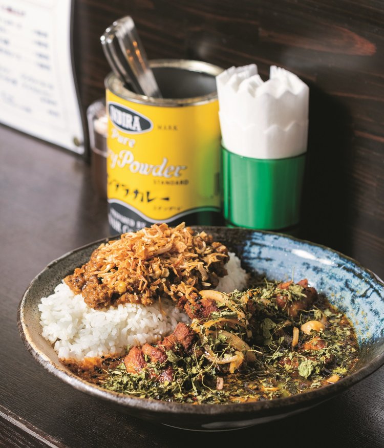 インド風とドライのあいがけカレー1300円。