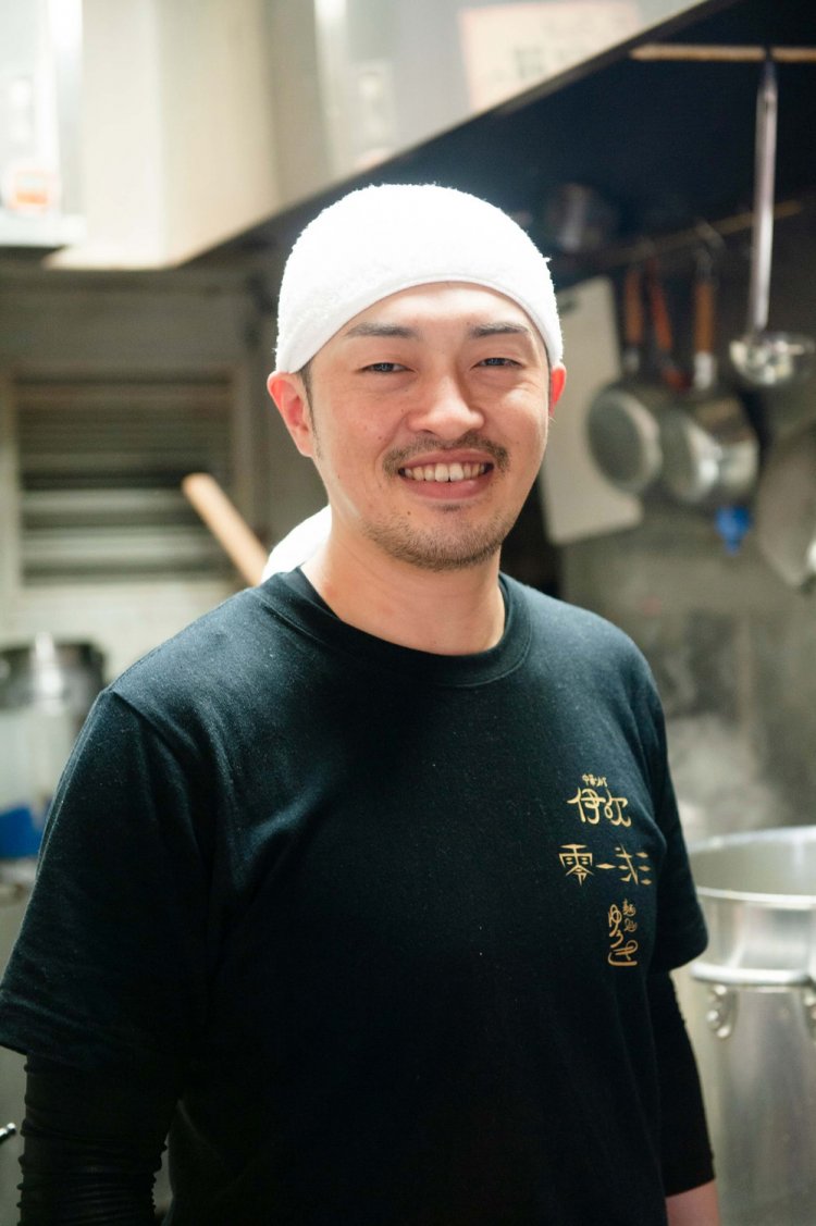 「そのままでも食べられる和え玉300円を一緒に」とスタッフのピストンさん。