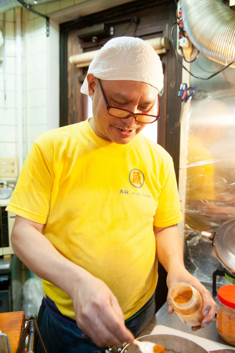 「アルコールや一品料理が揃うので、飲んだ後にラーメンを食べてください」と店主。