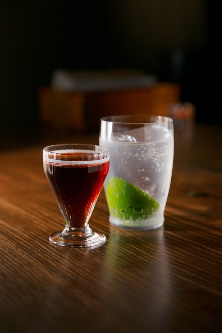 ハンター1600円。サクランボの蒸留酒のリッキー1500円