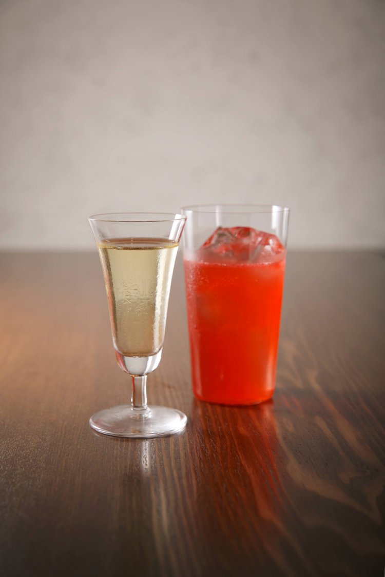 店内で味わうカクテルは格別。