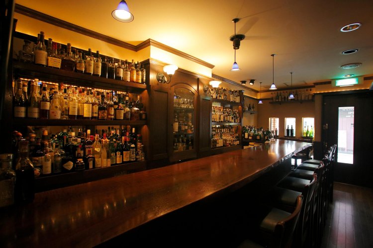 希少なブラックウォールナットのカウンター。