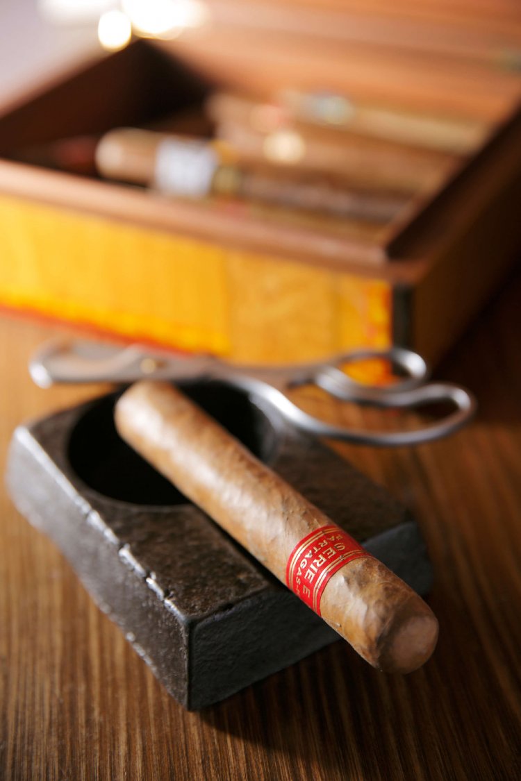 キューバ産シガーも楽しめる。1200円～。