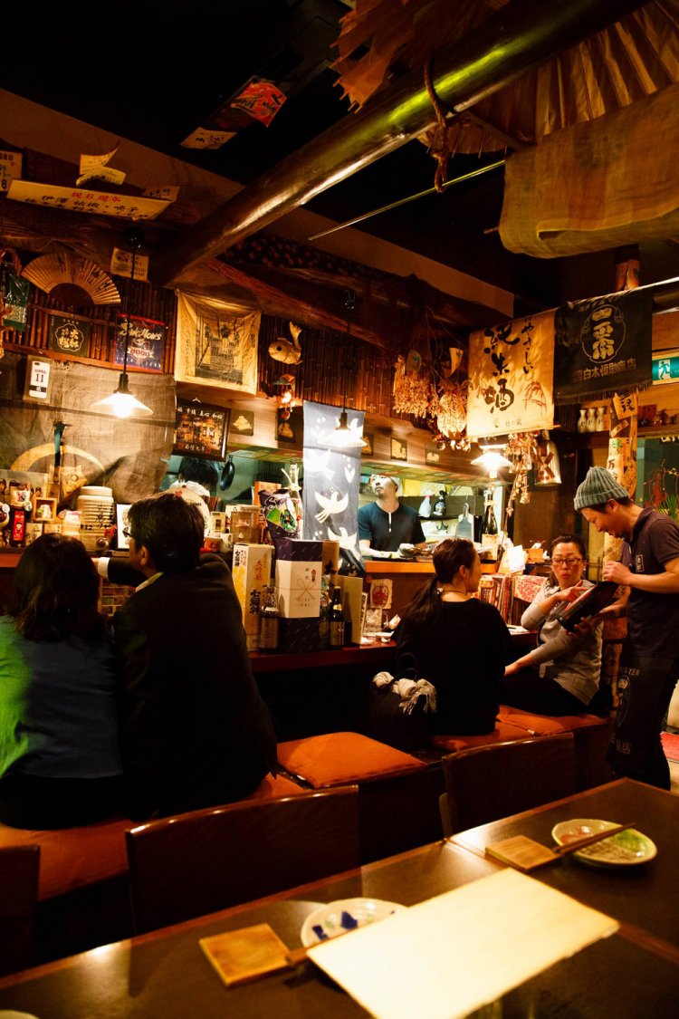 ジャズが流れる店内。