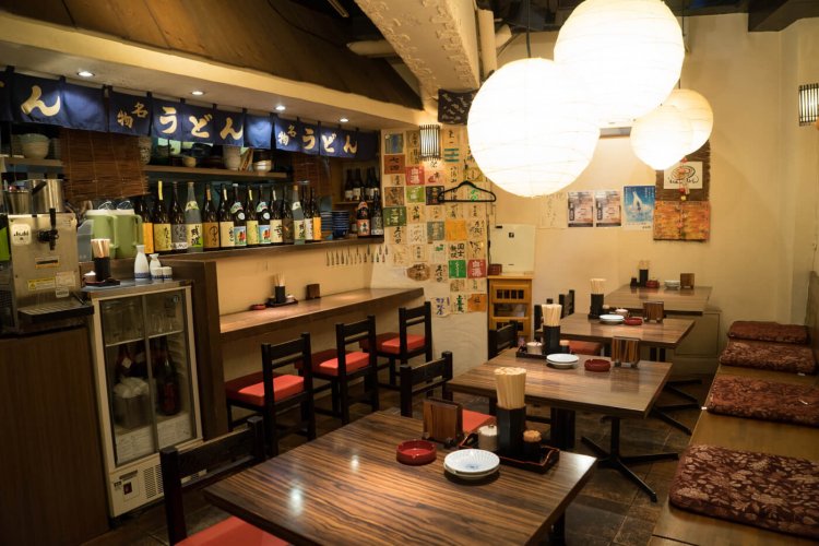 山形の「十四代」など地酒も常時8種ほど用意。