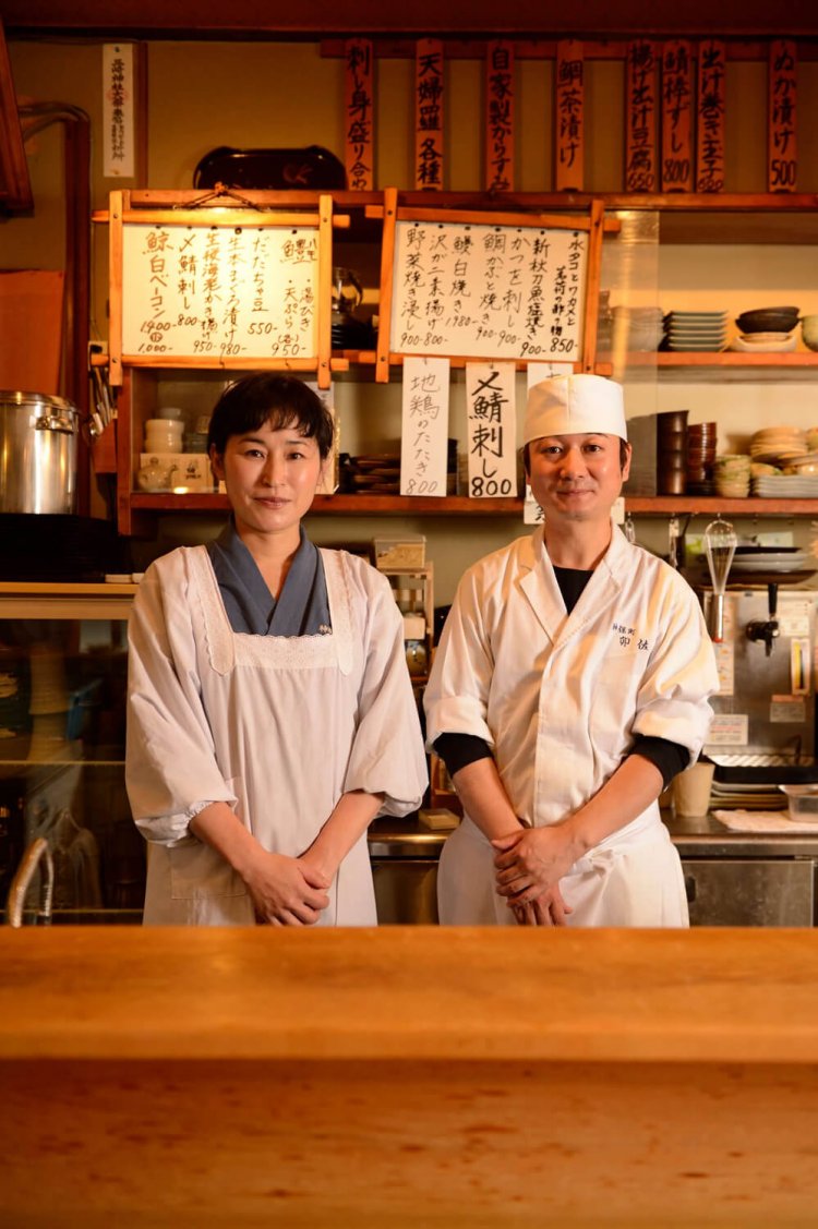 主人の齋藤良さんとスタッフの横手さん。