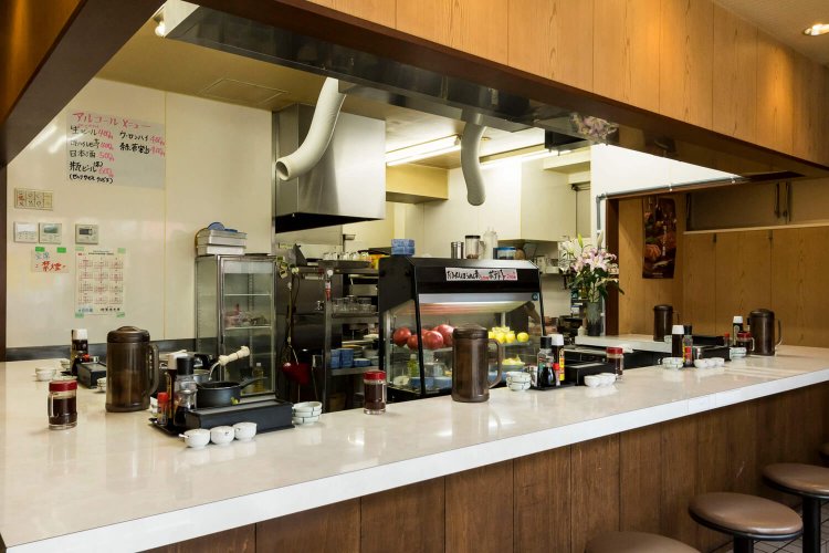 瓶ビールはセルフサービスで。