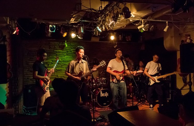 ロックの聖地で、ビートルズをかき鳴らせる『下北沢 BREATH』