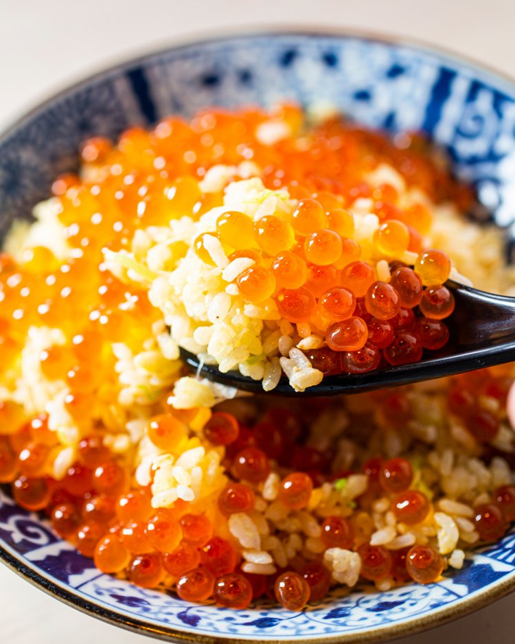 旬の具材のチャーハン1400円。