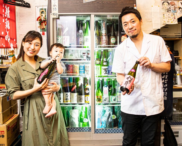 富田さんと、妻の久美子さん、息子の玖（きゅう）くん。