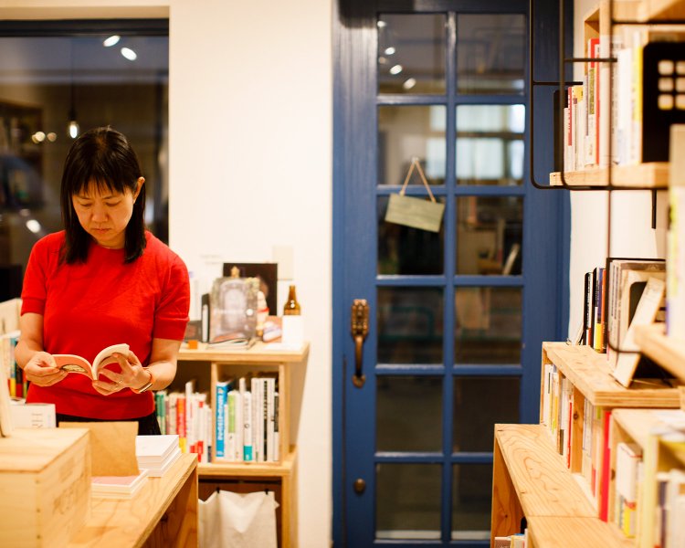 「本屋さんを回って、喫茶店で休み休み歩くと楽しいです」