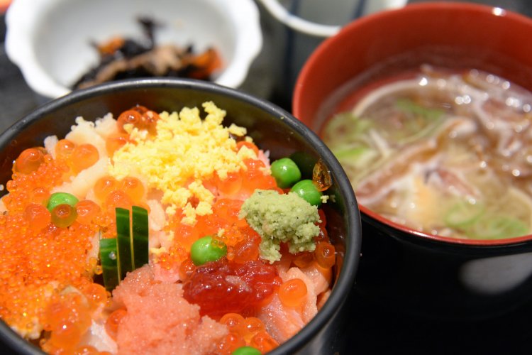 いちばん人気の二枚目１１００円。ネタの質・量とも横綱級である。