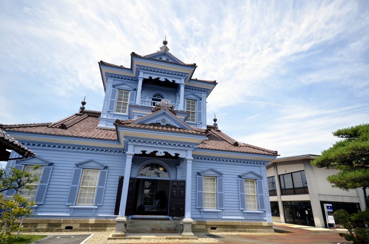 旧鶴岡警察署庁舎。昨年修復が完了、先日耐震補強が生かされた。