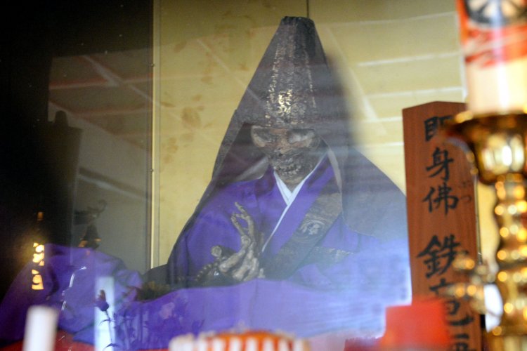 鉄龍海(てつりゅうかい)上人。鶴岡市内に合計4体の即身仏がある。