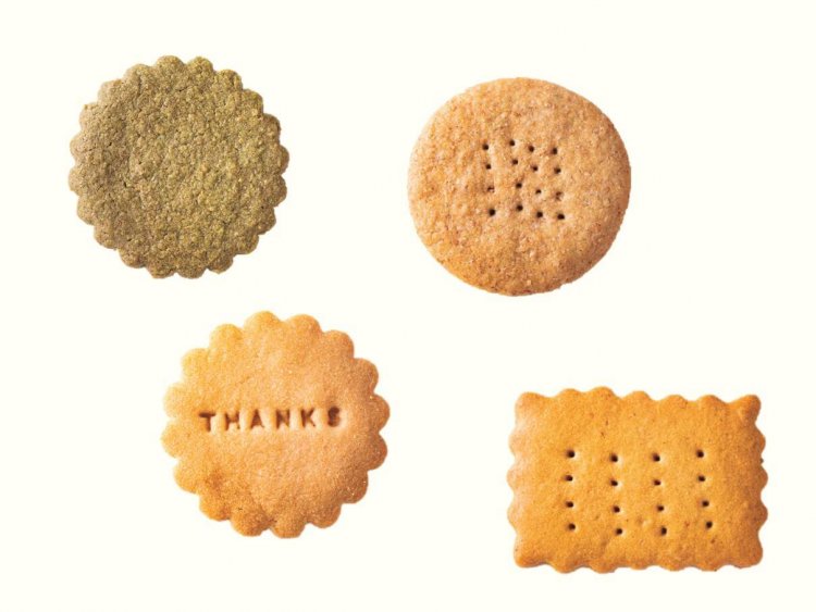 左上／抹茶＆ココナッツビスケット70円。右上／全粒粉ビスケット70円。左下／THANKSクッキー50円。右下／かぼちゃビスケット80円。