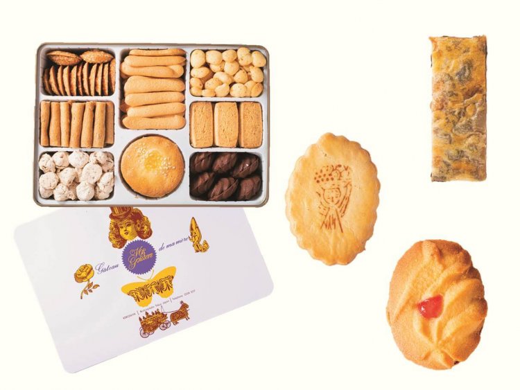 中央／こけし屋サブレ135円。右下／チョコをサンドしたサブレ162円。右上／もっちりとした食感が人気のレーズンパイ145 円。左／クッキー小缶2430円は正方形から長方形にリニューアル。