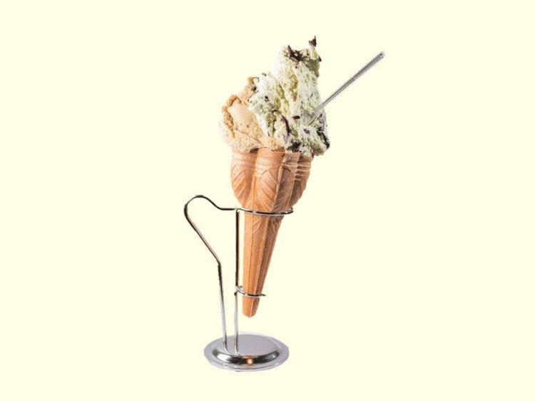 シングルコーン530円よりお得なダブルコーン580円。人気のほうじ茶とチョコミント。