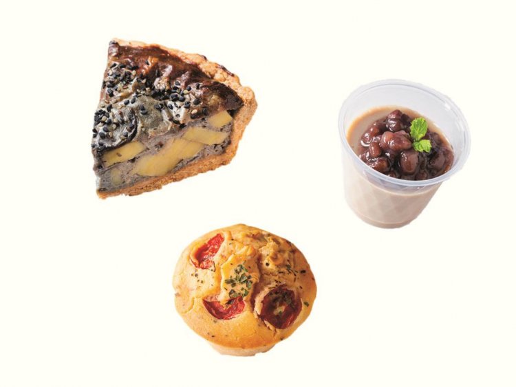 左上／さつまいもと黒ごまのお豆腐キッシュ450円。右上／ほうじ茶あずきのソイプリン320円（要予約）。下／マフィン360円。