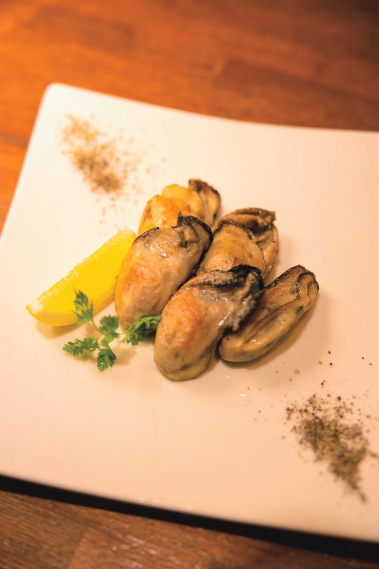 広島産カキのコンフィ830円。