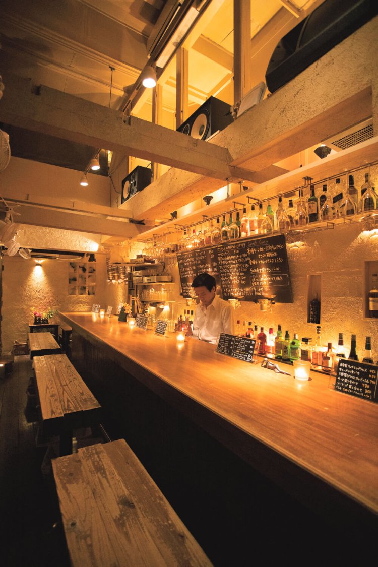 2階に静かな二人席の個室もあり。