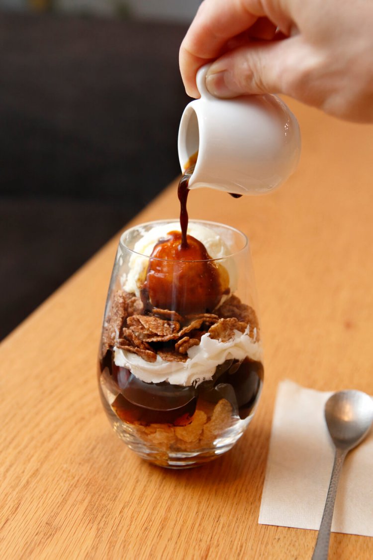 コーヒーゼリーアフォガード655円は、グアテマラのコーヒーゼリーと、深煎りスマトラのエスプレッソが絶妙だ。