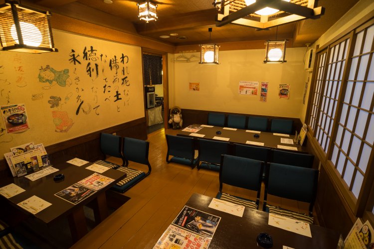 店内は全60席。掘りごたつの部屋もある。