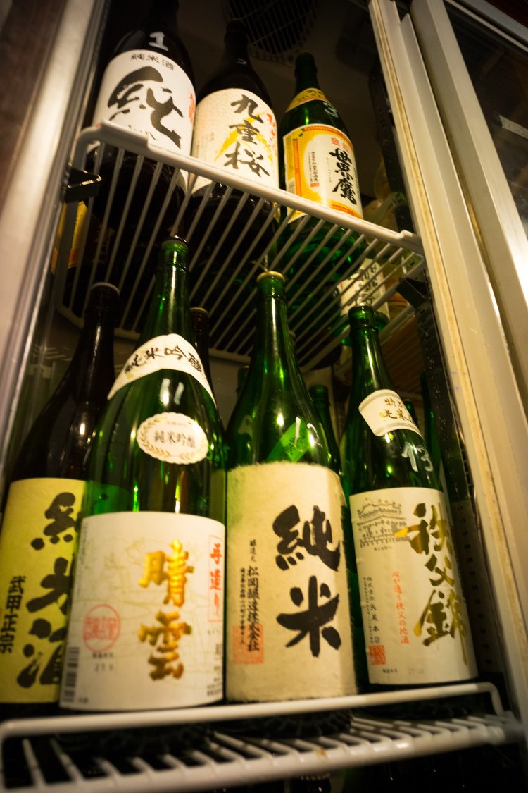 店内2つの冷蔵庫に収まる埼玉の地酒。