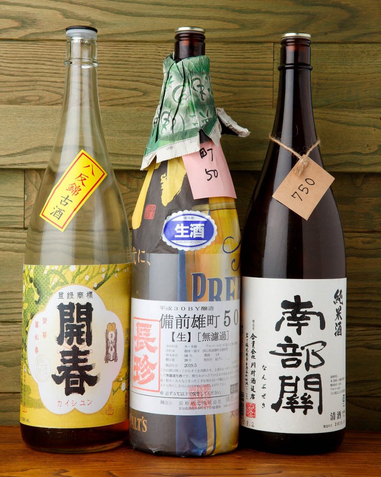 スパイスに合う開春900円、長珍、南部関750円は常温かお燗で。