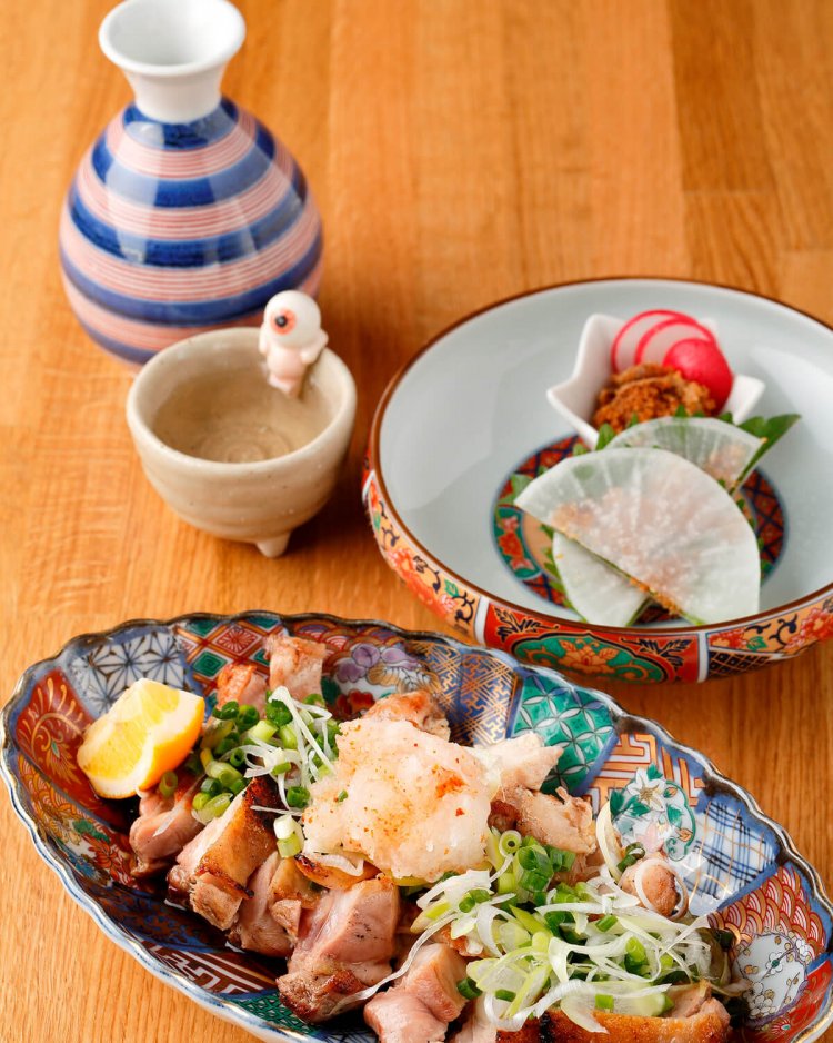 黒岩鷄のたたき（若鶏むね親鶏もも盛）2400円、ふぐの卵巣450円。