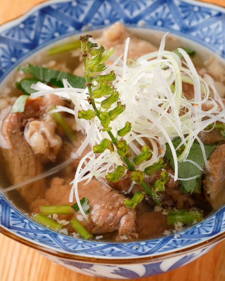 短角牛の牛すじ煮450円。