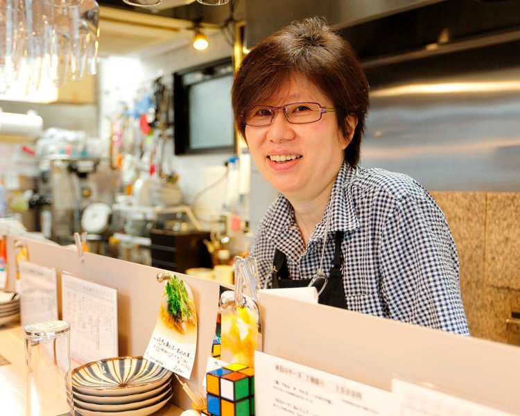 気さくな店主の鹿毛さん。