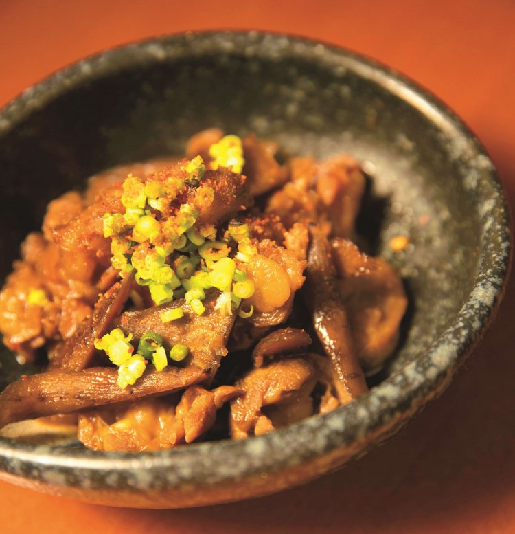 酒が進む軟骨のきんぴら715円。