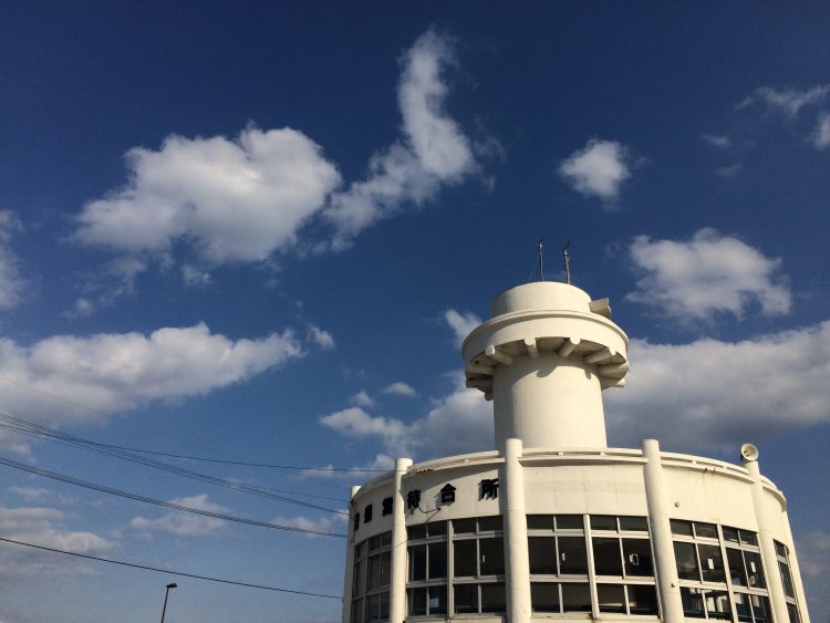 屋久島の海の玄関口、宮之浦港のフェリー待合所にある。