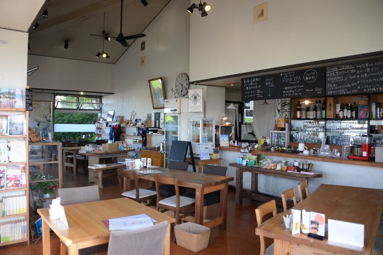 昼はランチ、午後は喫茶、夜はディナーやワインを楽しみたい。