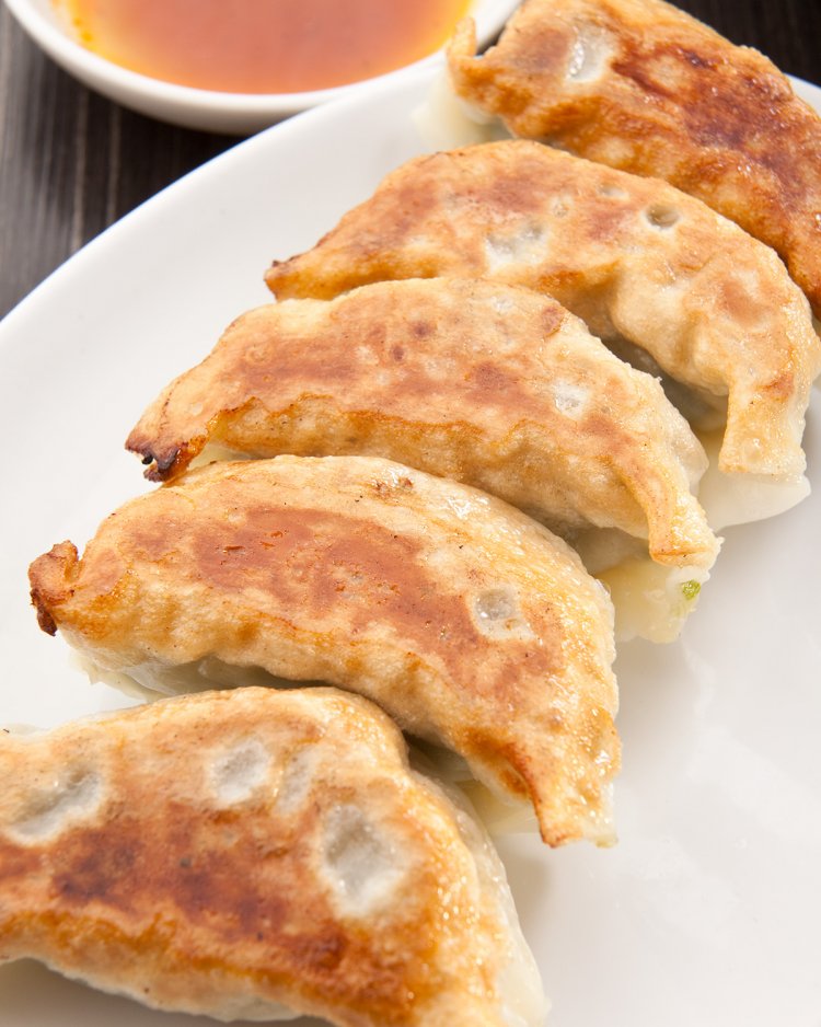 餃子5個530円。土産用は生、冷凍あり。