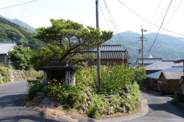 朝ドラ「まんてん」ロケの小物が15 年を経て里の風景に溶け込む。