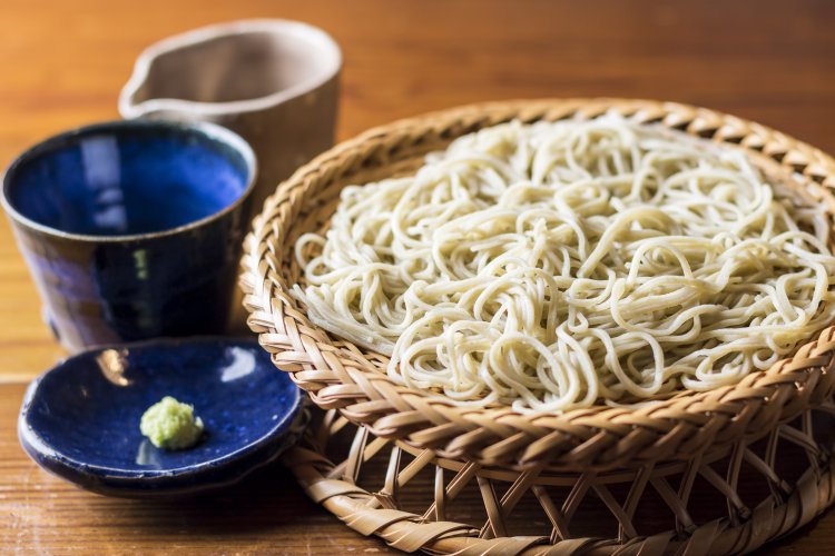 十割で打つそば切り900円。