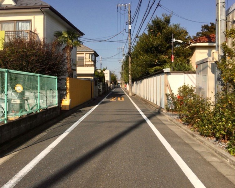 『松庵文庫』近くの五日市街道から北東方面を見る。