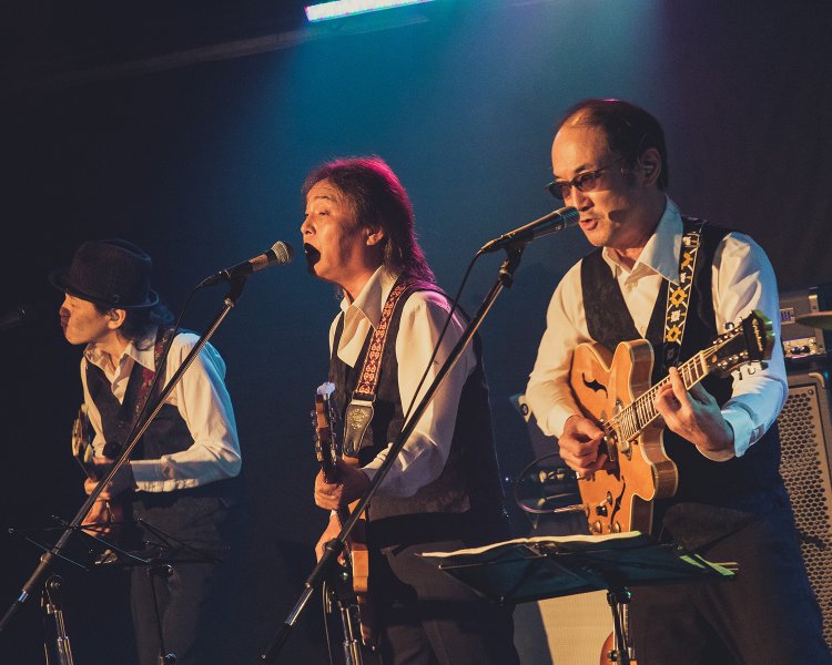 永沼さん（写真中央）のボーカルは、ビートルズ時代はもちろん、ウイングス時代のポールの曲も絶品。