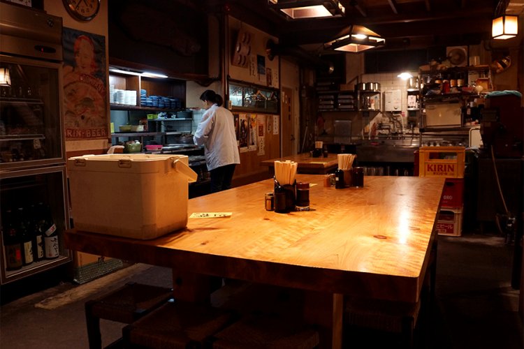 厨房の目の前の大テーブル