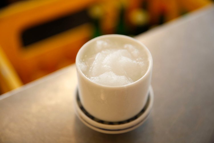 フローズン日本酒はお猪口1杯470円（税抜）。