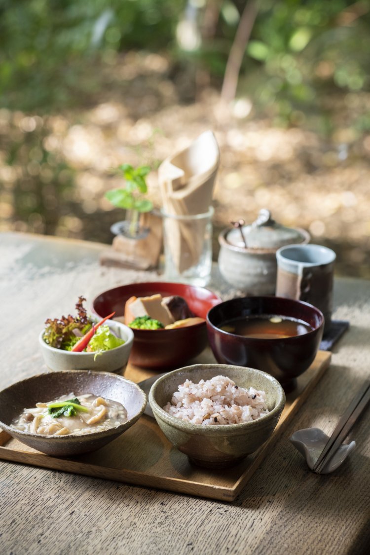 雑穀米膳1320円。