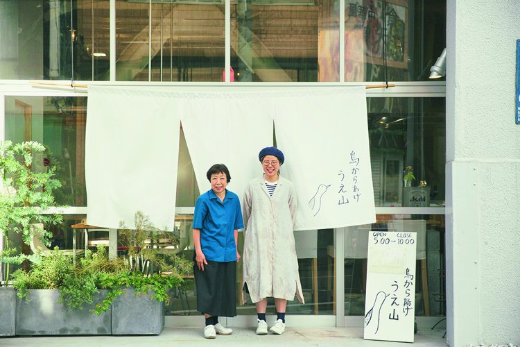 暖簾は娘さんの手描き。